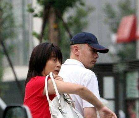 除此之外,葛优还和众多美女明星有过合作,像巩俐,关之琳,范冰冰等等