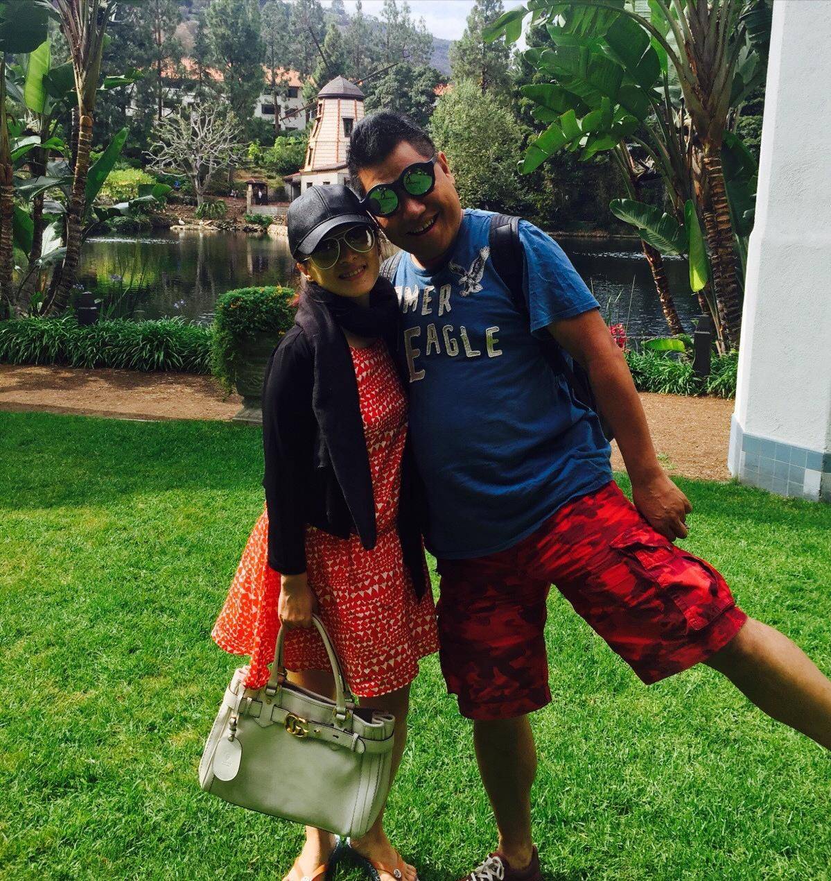 原创美女演员徐露当红时嫁大7岁老公46岁与17岁女儿同框似姐妹