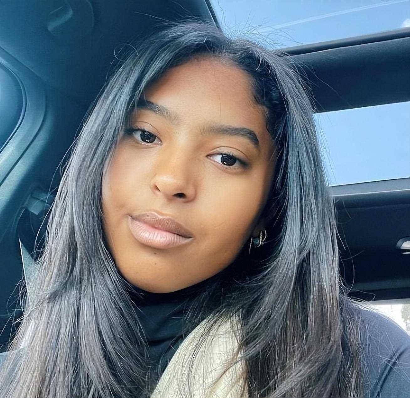 以往,纳塔利亚和瓦妮莎总是展现出丰腴而充满气质的风采,纳塔利亚的大