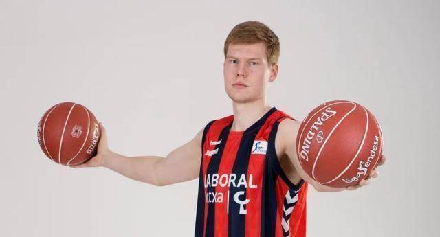 原创原创5年8000万大合同赛季场均只有6分贝尔坦斯彻底迷失了