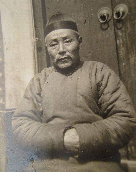 原创与师父和师兄不和被扫地出门三年后师父投靠门下拜徒弟为师