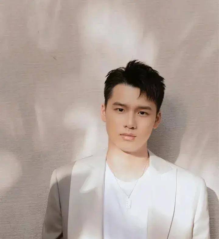 艾森_杨昊_男子