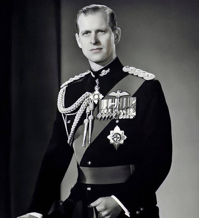 原创女王抹泪送走丈夫最后一程葬礼遵循菲利普亲王生前遗愿