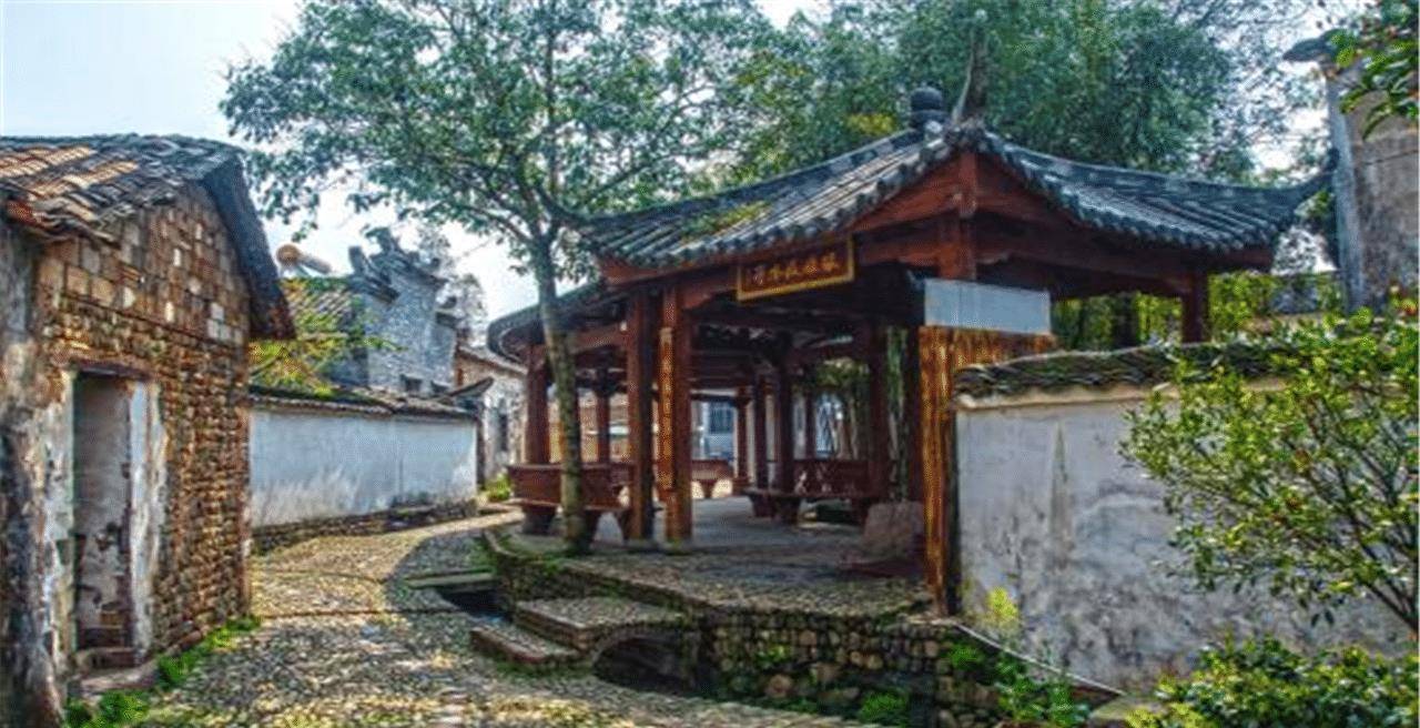 寺平古村地处浙江省金华市婺城区汤溪镇内,属于明代初期的建筑,如今已