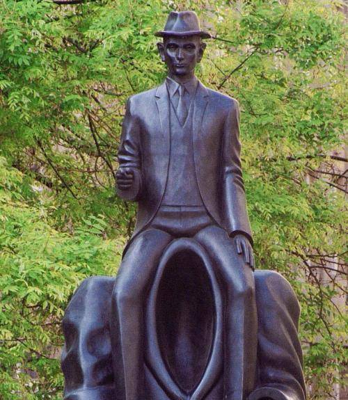 读大学时,听过有关荷兰绘画,基督教雕塑艺术和有关建筑艺术史的讲座.