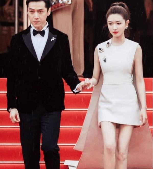 这是一种很不负责任的行为,比如说著名的演员颖儿,张萌就在拍戏的时候