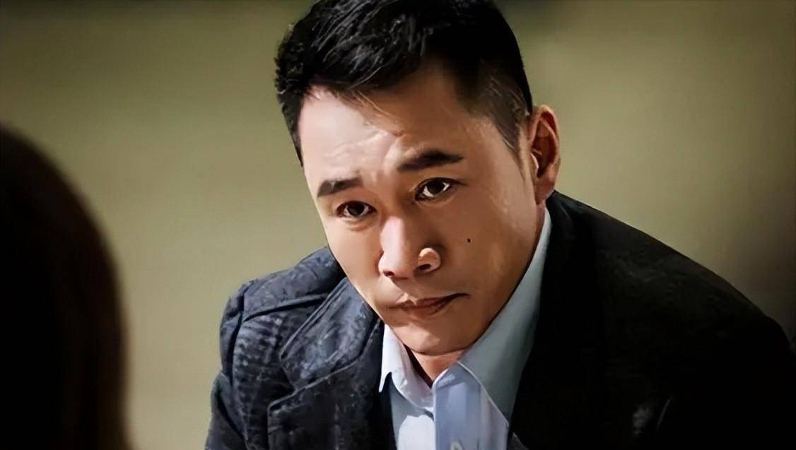 "丁海峰曝光:在美国树林砍柴烤肉,美国豪宅尽显气派_生活_工作_角色