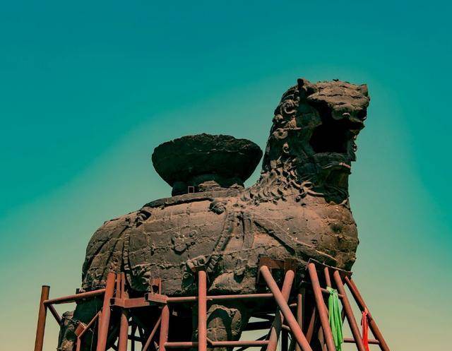 原创河北沧州32吨铁狮子屹立千年不倒却倒在专家自以为是的保护上