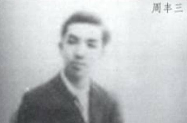 原创一个撕裂的家族鲁迅与周作人大打出手19岁亲侄当众饮弹自尽