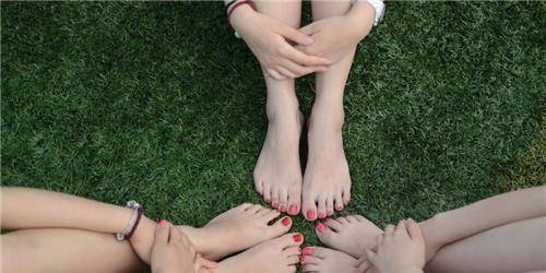 民国的"三寸金莲",15岁因小脚嫁入大户,90年来只有丈夫看过_时期_张美