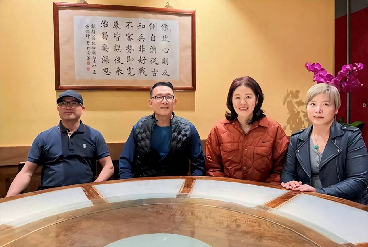 郎平美国生活好惬意!一头红发 大波浪 年轻20岁,每天睡到自然醒