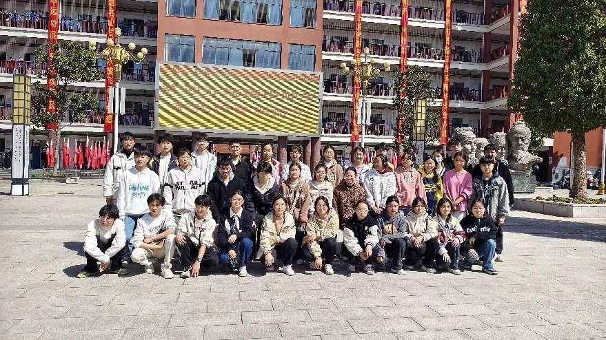 乔端镇中学诸学子赴南召一中参观游学
