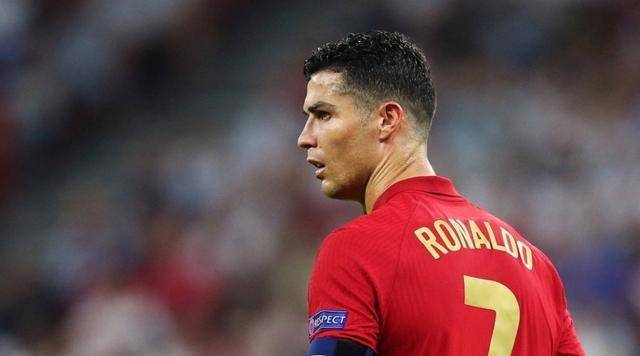 足球史上十大传奇球星梅西夺冠