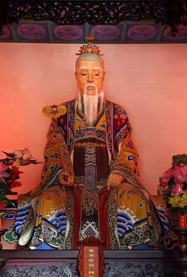 山上有东华台,帝君常在丁卯日里观察天下四方学仙人的情况,并按他们的