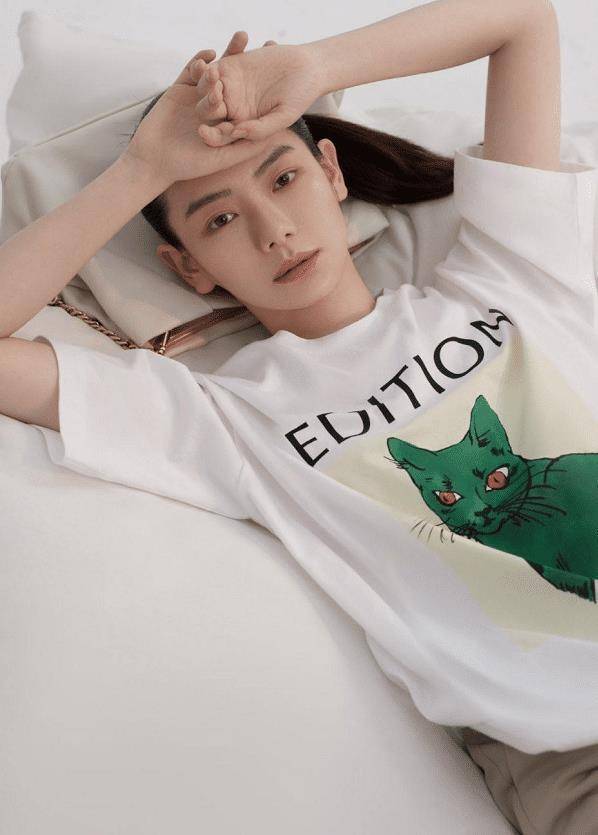 原创李承铉真管不住戚薇了大外套仅搭配3cm内搭越看越像男孩子