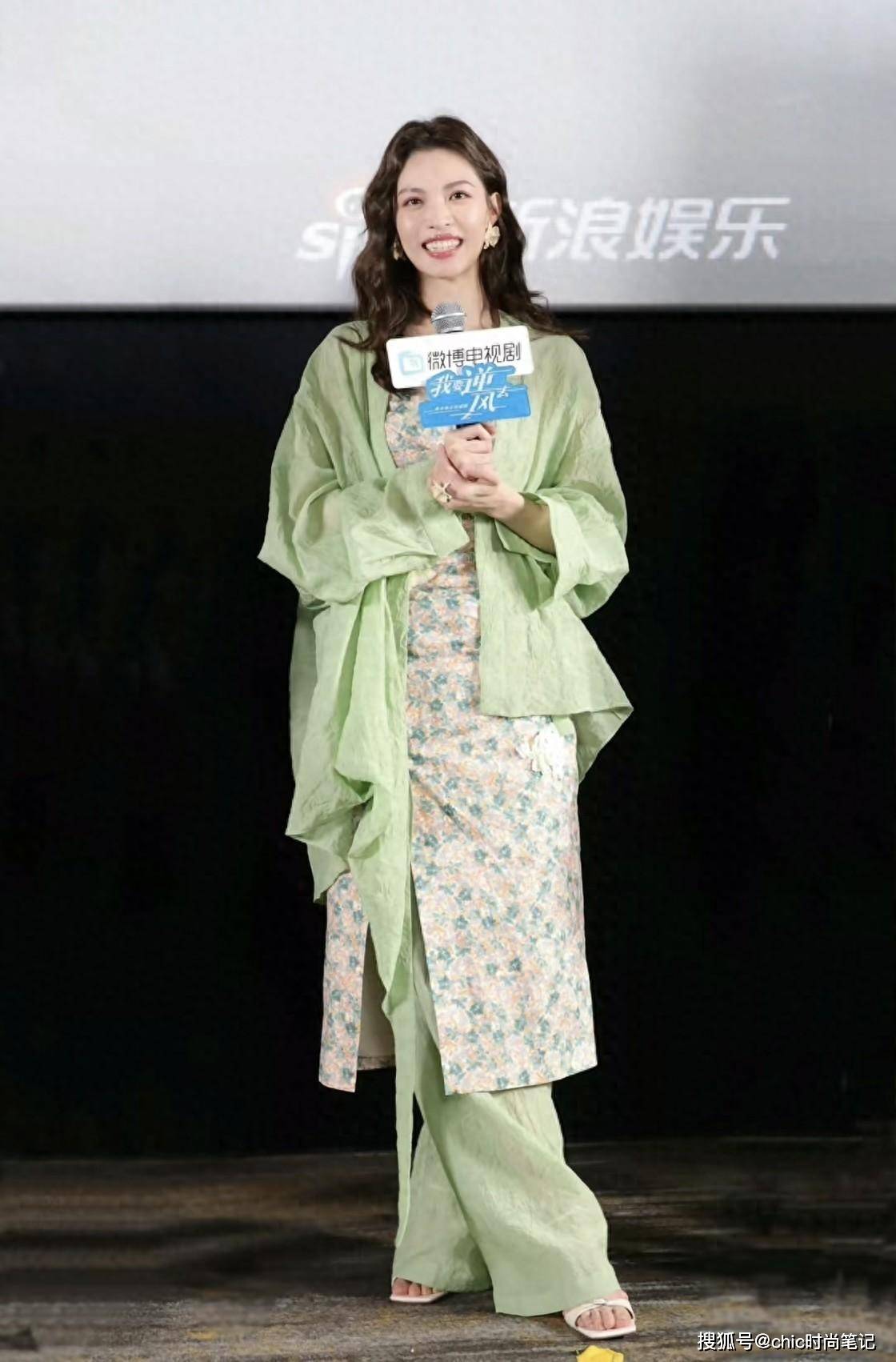原创新中式的风又吹到了夏季跟着倪妮钟楚曦学搭配古典和时髦并存