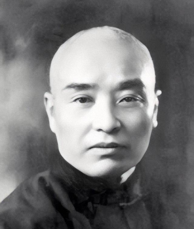 兄长三闯上海滩,兄弟一心兴家族对于荣氏家族辉煌的开创者,荣宗敬与