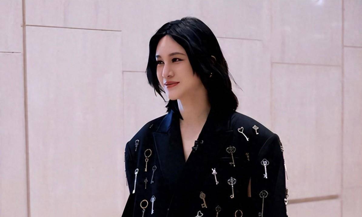 图片,我们可以看到王琳,戚薇,萨顶顶,柳岩,桑文件,李溪芮,周扬青,韩雪