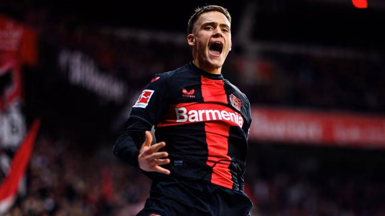 是役,勒沃库森首发3421阵型,中锋希克,两边维尔茨,霍夫曼,中场格里