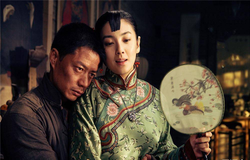 其内容主要以白嘉轩为主角,以白鹿原上白家和鹿家两个传统家族之间的