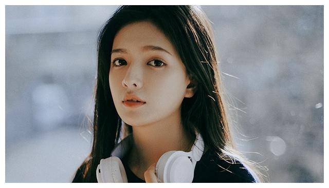 一个像极打工的我,一个长着主角脸_陈露茜_角色_网友