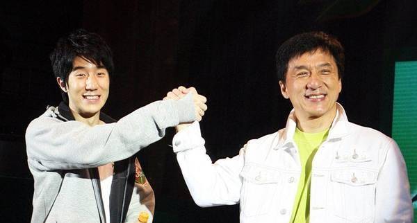 "但没想到打脸来得相当之快,2014年,柯震东和房祖名事件曝光,被警方