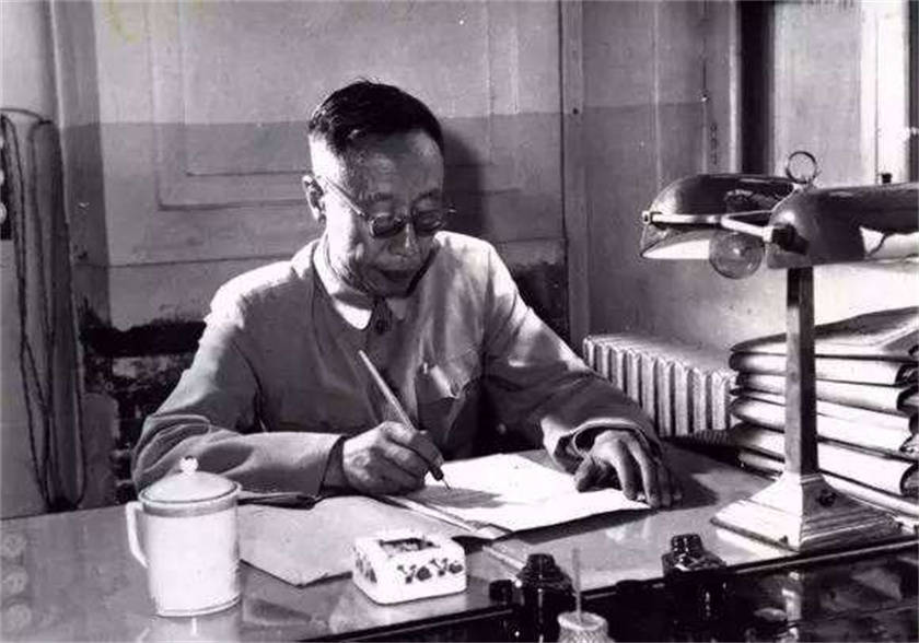 学历被写成初中,溥仪不满回怼让工作人员哑口无言_吴静深_特赦_文化