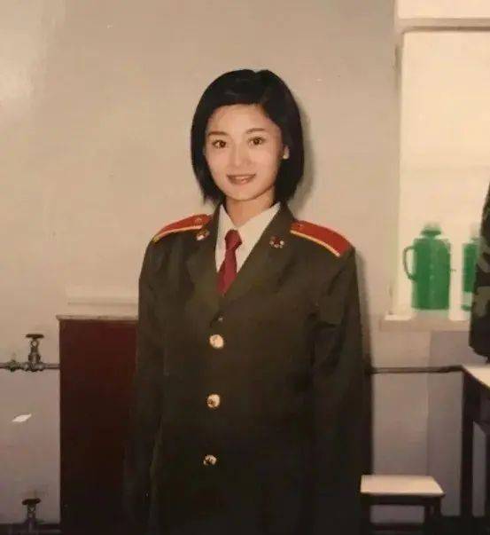 王媛可从小就对表演充满热情,她放弃高中学业,远赴北京学习表演,立志