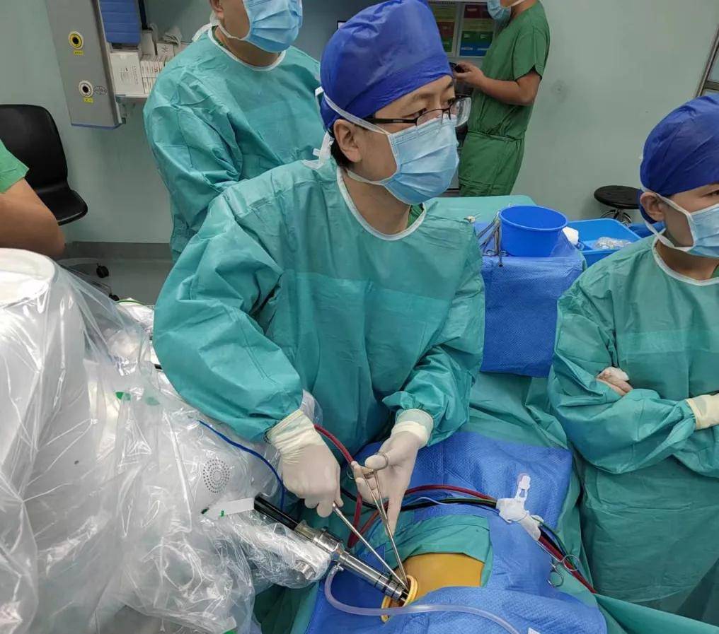 精锋单孔腔镜手术机器人sp1000多科室临床手术量超百例