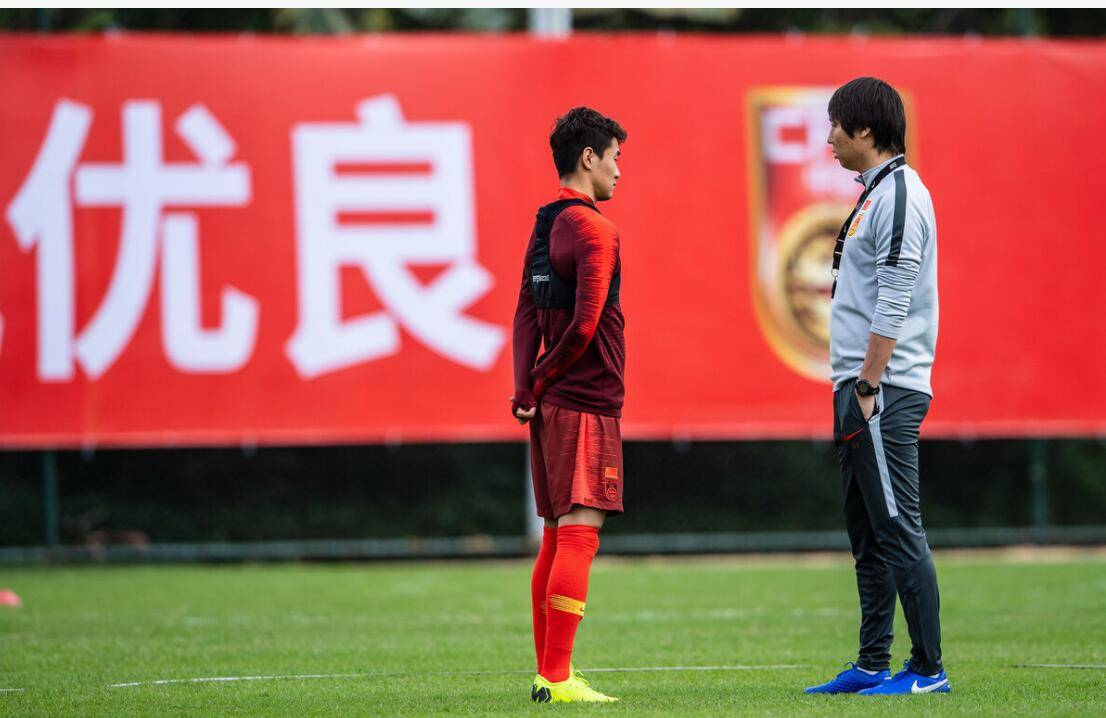 揭秘国足内幕李铁背后的争议郭炳颜韦世豪爆猛料