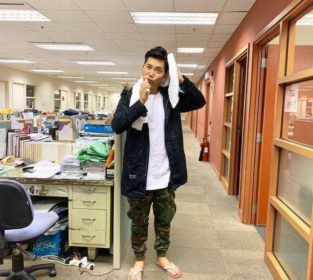 原创原创37岁tvb艺人黄建东入行七年拍70部剧草根出身为存钱买房拼