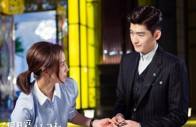 张翰去年还跟张钧甯一起搭档了《温暖的弦》这部剧,该剧中饰演一位