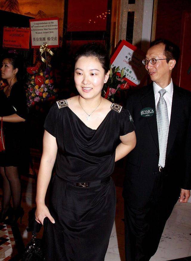 他花了100亿元为四个孩子买了一_跳水_梁朝伟_梁锦忠