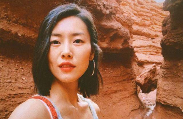 原创原创31岁刘雯终于高调519的廉价开叉裙又攻又仙网友新壁纸来了