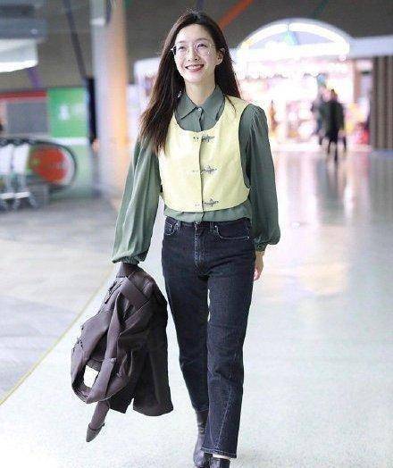 原创原创33岁江疏影气场太强绿色衬衫搭黑色牛仔裤和短靴彰显总裁范儿