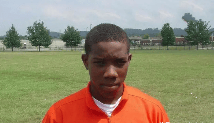 31岁熬到巅峰,33岁便沦落到无球可打_埃里克·布莱索_篮球_赛季