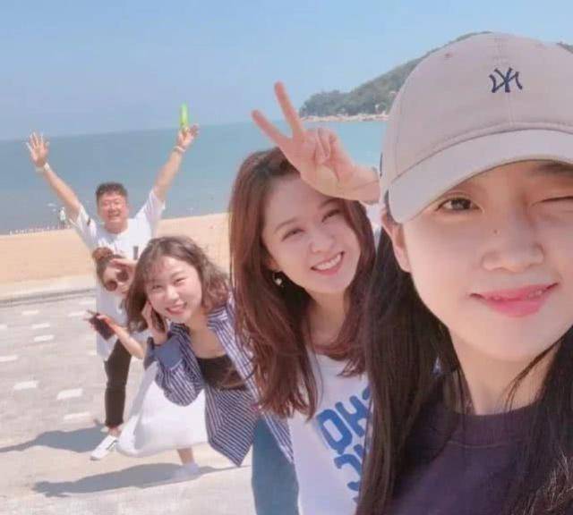 原创原创38岁刁蛮公主张娜拉晒海边清爽照网友很美但是脸盲