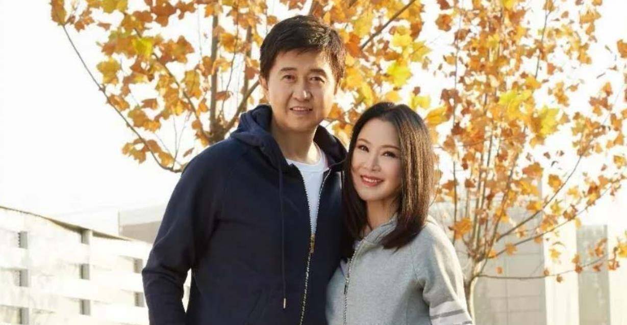 原创48岁牛莉模仿付笛生夫妇被扒外套3万6网友嫁了个好老公