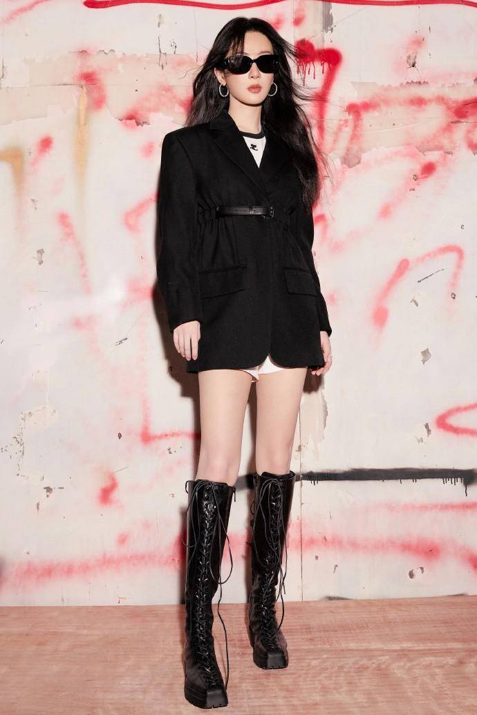 原创杨紫的生图360度无死角西装叠穿连体裤秀美腿戴琥珀眼镜好嫩