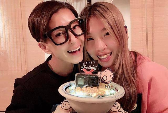 原创原创51岁伍咏薇携丈夫打火锅庆生平淡是福两度原谅丈夫不忠坚守