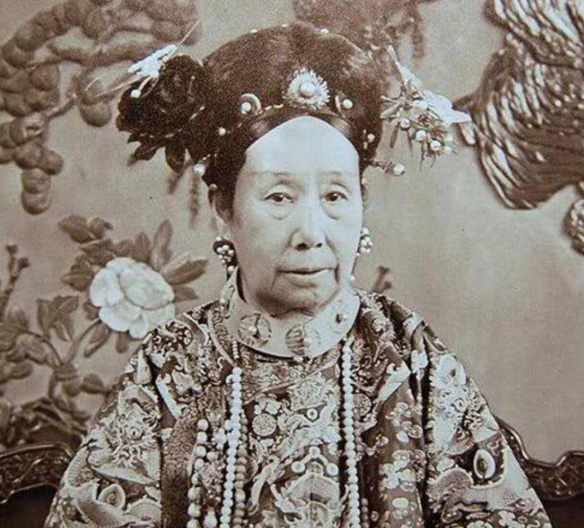 慈禧但慈禧太后只有一个,秀女要想当上皇后的可能性微乎其微.