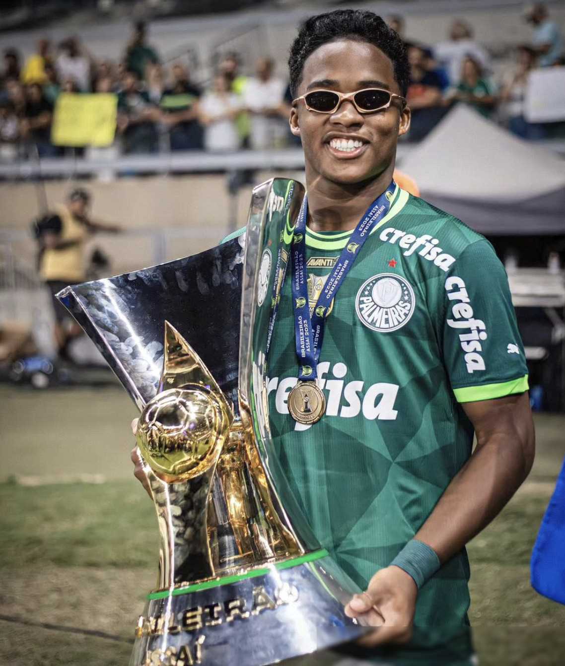 with a sublime volley without stopping the ball, he equalized