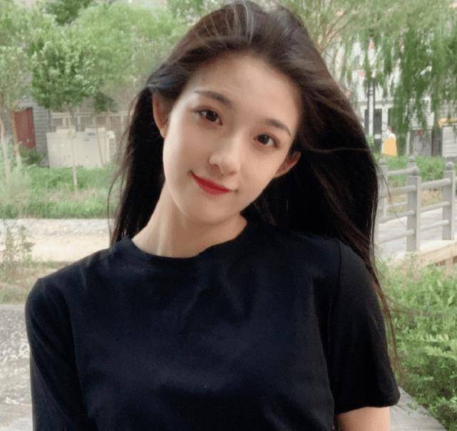 原创小欢喜中的鲶鱼精才是北电校花看到她的生活照比关晓彤都美