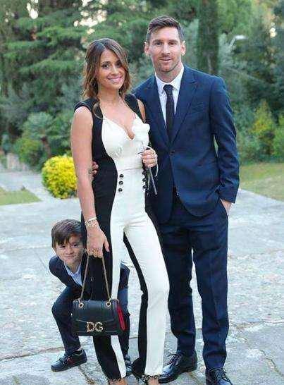 梅西青梅竹马妻子:6年生3娃成为辣妈!身材丰满腰臀比完美