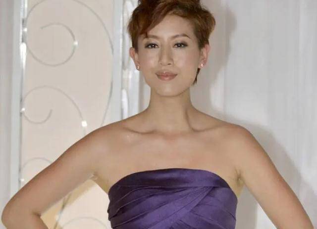 原创39岁梁靖琪产子小8岁丈夫发布喜讯一家四口其乐融融