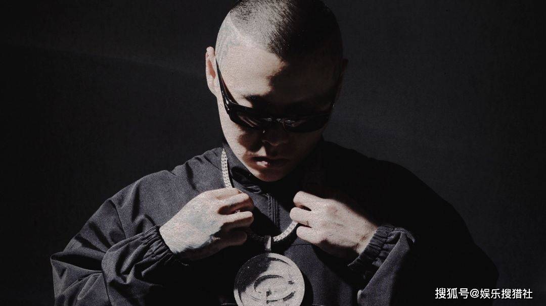 第七名 谢帝杨和苏,1995年出生于四川成都,16年与张馨月以"低调组合"