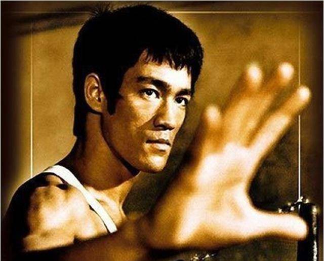 龙女郎苗可秀,颜值比李小龙妻子琳达更美,功夫却比不过她_罗维_田俊