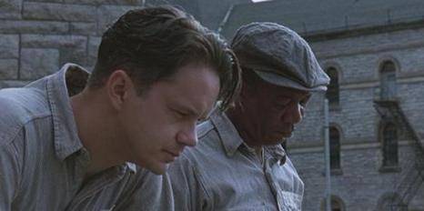 《肖申克的救赎》:摩根弗里曼经典作品,深陷囹圄者的救赎之路