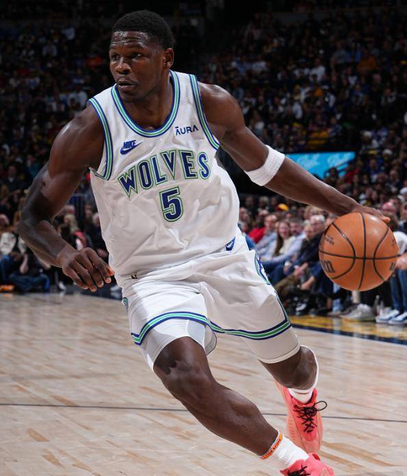 森林狼三巨头领军连胜,掘金失守西部第一之势_约基奇_