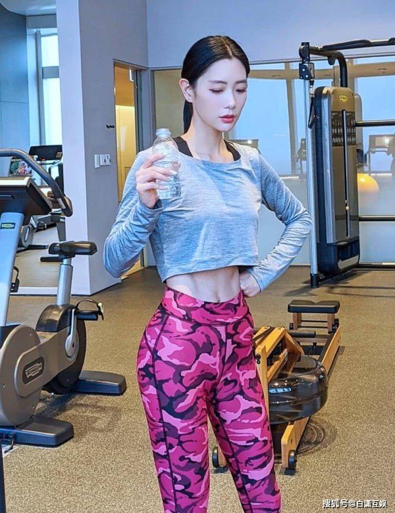 克拉拉绝美时刻,168cm的黄金三围腰臀比,亚洲最美"性感花瓶"_身材